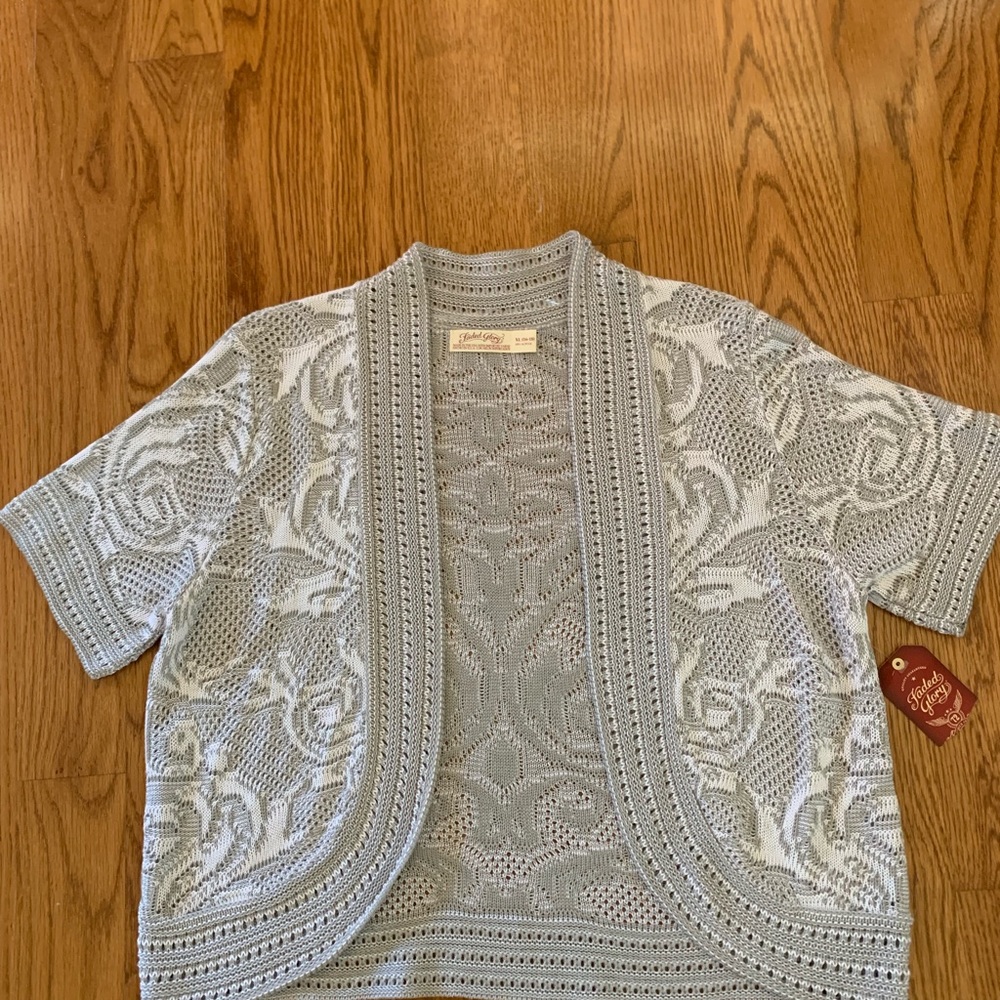 Shrug gray and white crochet